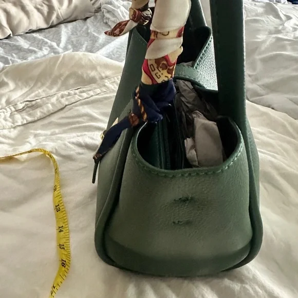 Elegant Green Handbag with Twilly Handle - Picture 6 of 6